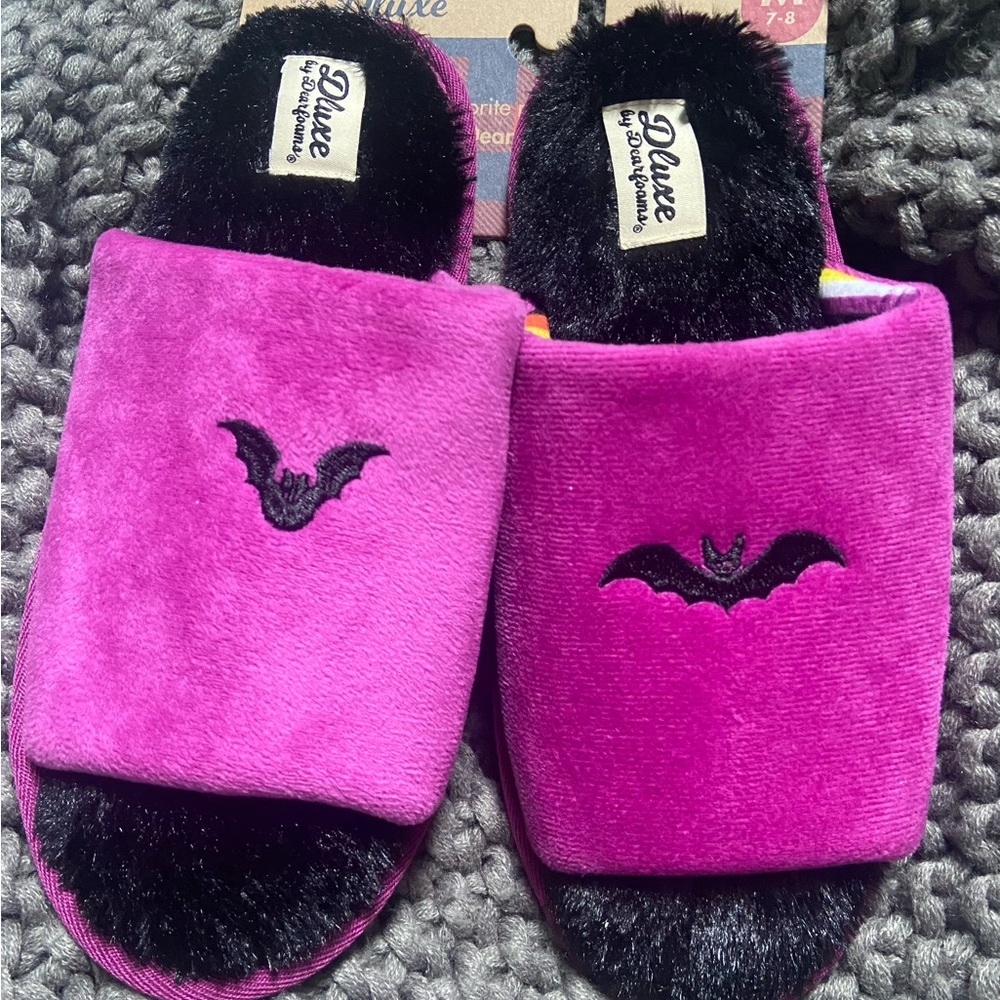 Dearfoams Purple and Black Women's Slippers Halloween theme